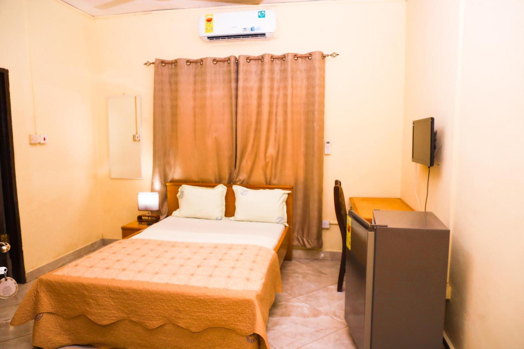 Jenos Hotels Accra Extérieur photo