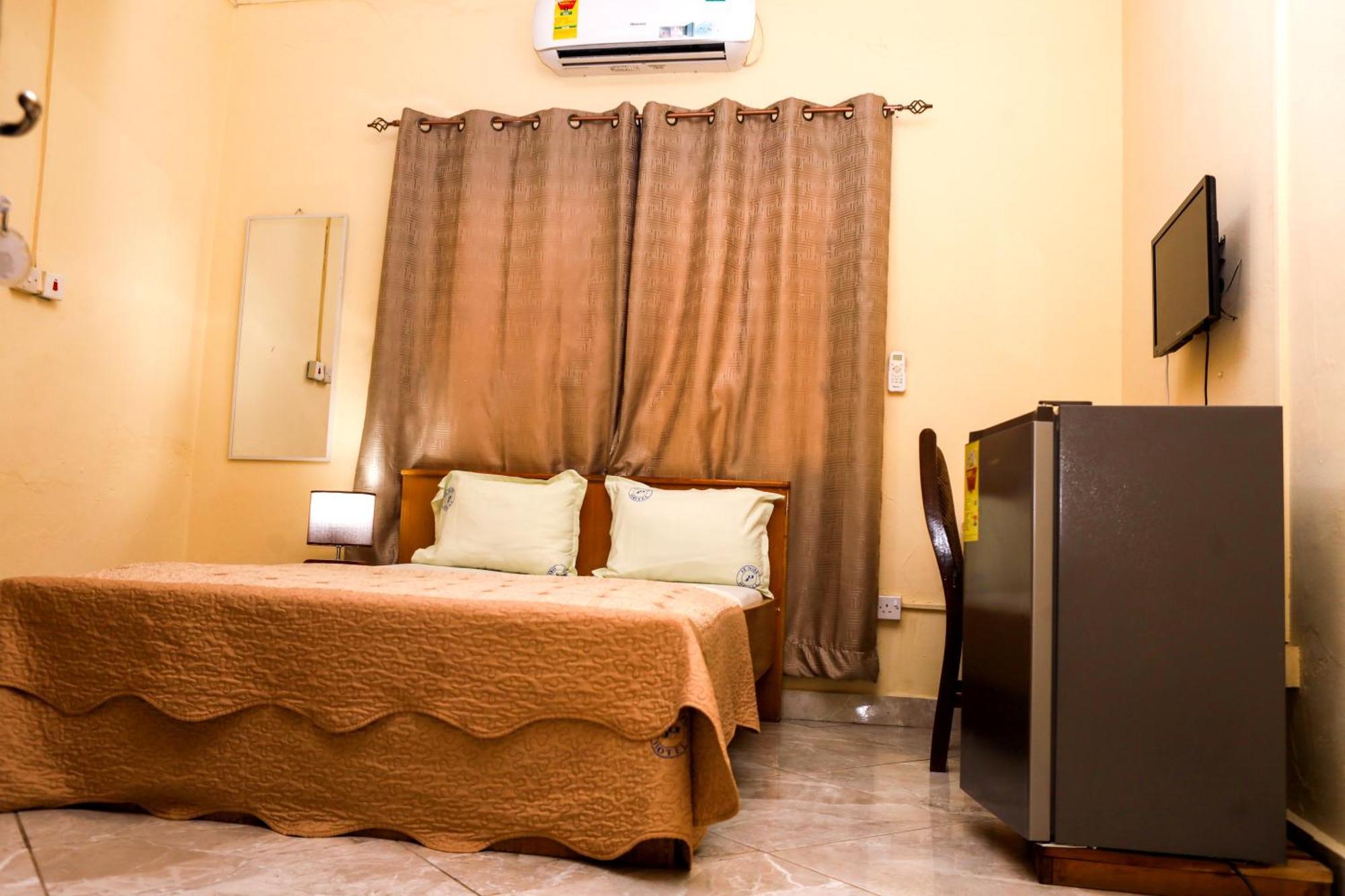 Jenos Hotels Accra Extérieur photo