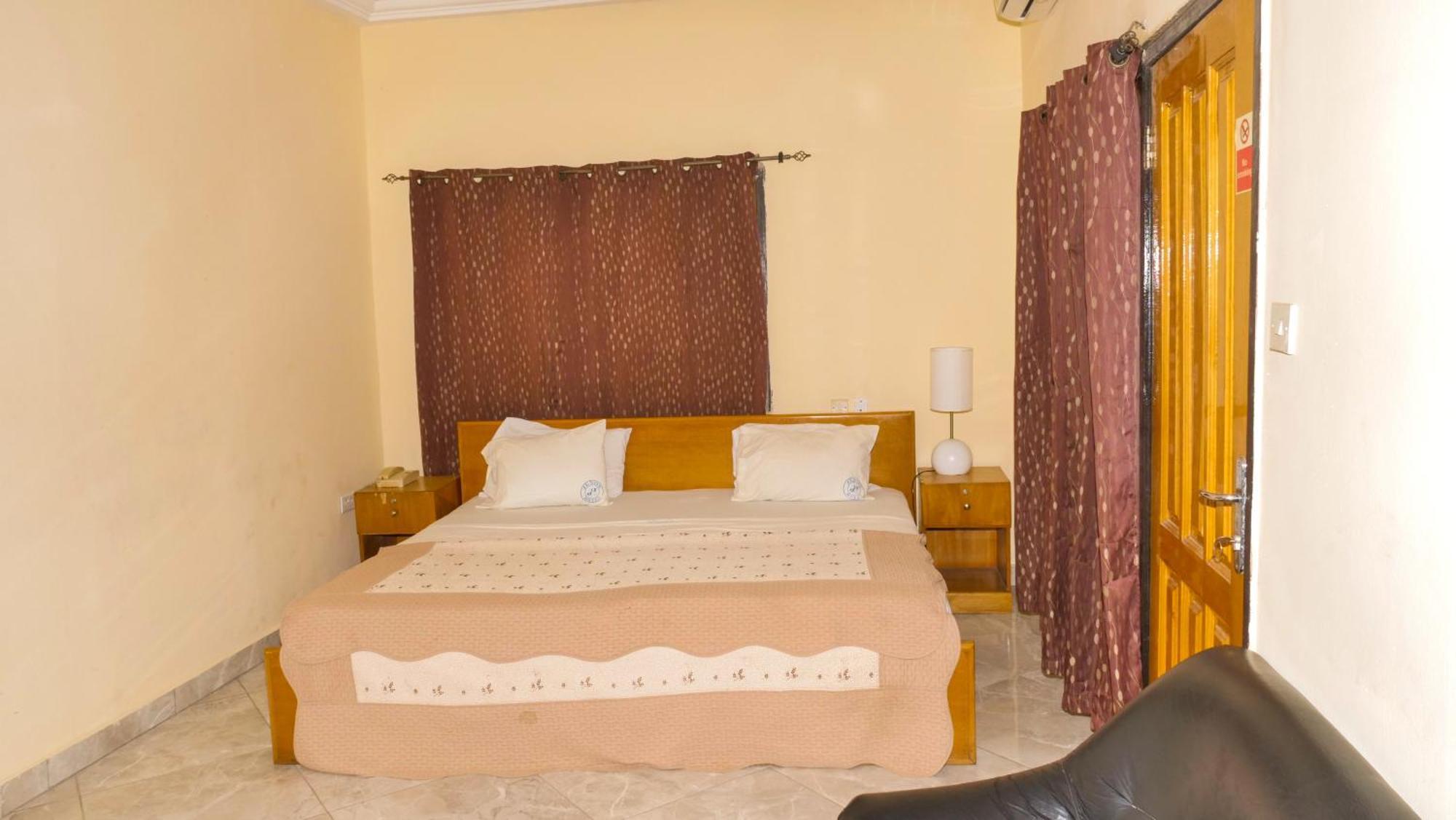 Jenos Hotels Accra Extérieur photo